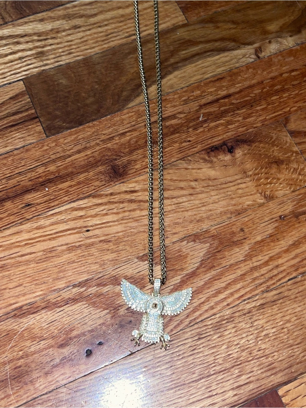 Gld Horus pendant and palm chain